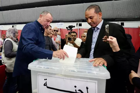 على غرار "لجنة الإنقاذ".. مجموعة من أعضاء الأهلي يدعون مجلس الإدارة للاستقالة أو طرح الثقة
